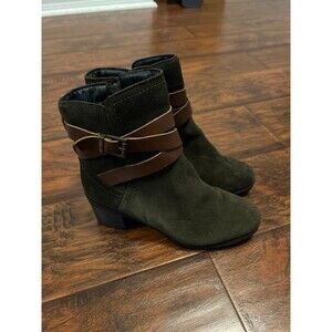 Skechers Agenda Olive Buckle Chucky Heel Suede Boots Size 7